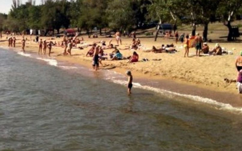 В Мариуполе река нечистот впадает в море?