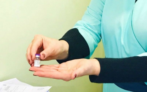 Жителей Мариуполя начали прививать вакциной «Pfizer»