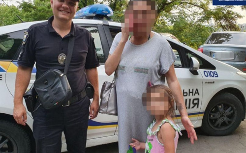 Пьяная мариупольчанка оставила свою 6-летнюю дочь на постороннюю женщину (ФОТО)