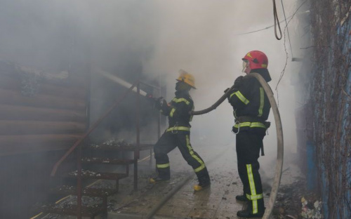 На мариупольской Песчанке от пожара спасли более полусотни сооружений