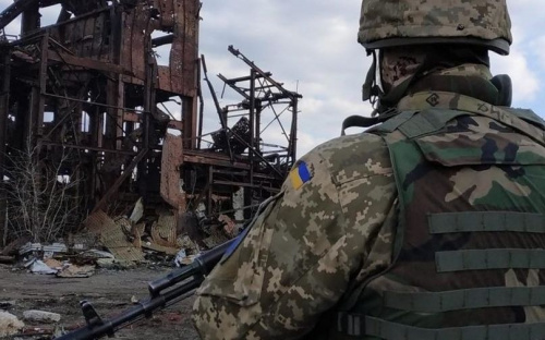 Боевики обстреливают украинские позиции в Донбассе: ранен военный