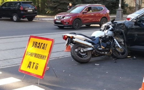 В Мариуполе «скорая» увезла мотоциклиста с места ДТП (ДОПОЛНЕНО)