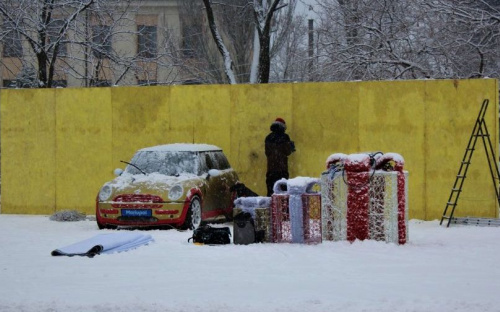 В Мариуполе разбирают новогодние локации
