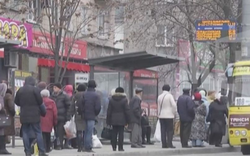 Мариупольцы пожаловались на размеры новых остановок (ФОТО)