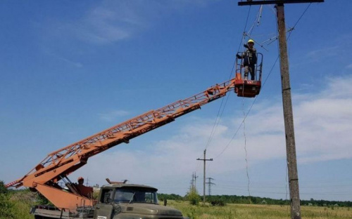 Прифронтовым поселкам вблизи Мариуполя восстановили электричество после обстрела (ФОТО)