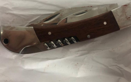 Пьяный мариуполец ударил ножом беременную жену у всех на глазах