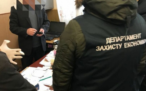 Под Мариуполем прошла спецоперация с разоблачением чиновника (ФОТО)