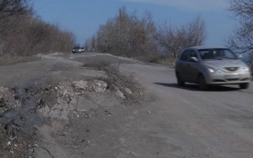 Жители Мелекино под Мариуполем добились строительства объездной дороги (ФОТО)