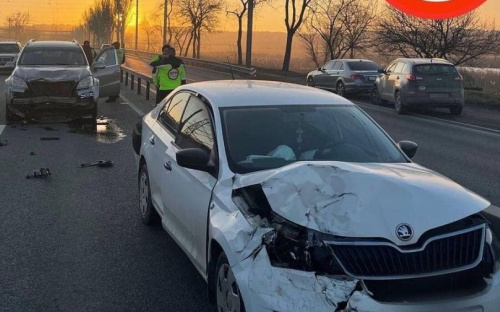 Тройное ДТП на Набережной в Мариуполе