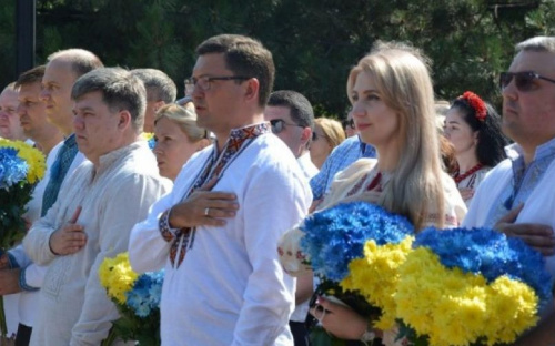 Мариуполь отмечает День Конституции Украины