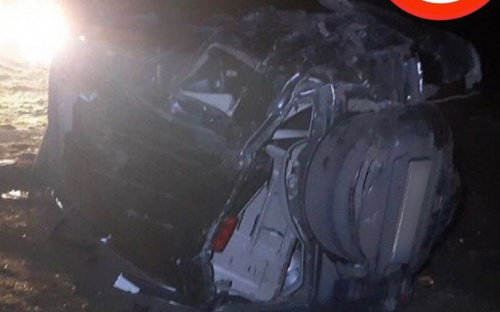 На трассе под Мариуполем перевернулся внедорожник: два человека погибли