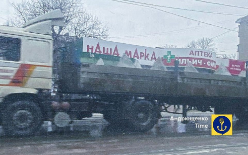 У Маріуполі зафіксований масовий рух військових вантажівок – що та куди везуть окупанти