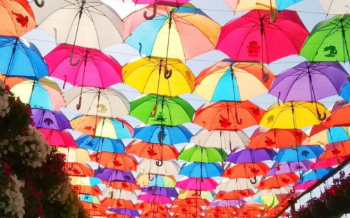 Побережье Мариуполя украсит аллея разноцветных зонтов «Umbrella»