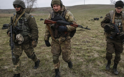 Под Мариуполем противник усиливает позиции в Коминтерново