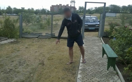 Под Мариуполем воры убегали от жертвы, теряя свои вещи (ФОТО)