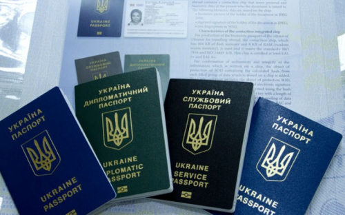 Под Мариуполем задержали женщину с чужими паспортами
