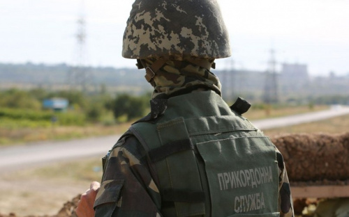 На КПВВ изъяли товары, банковские карточки и большую сумму денег 
