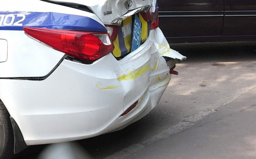 Полицейский автомобиль в Мариуполе столкнулся с маршруткой. Травмирована женщина-полицейский (ДОПОЛНЕНО)