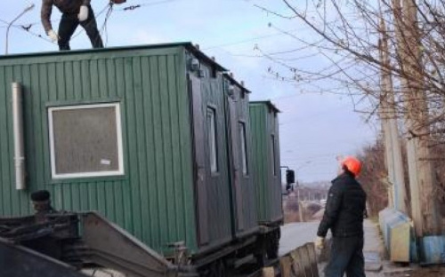 Полицейским на блокпостах Мариуполя передали еще три блок-модуля
