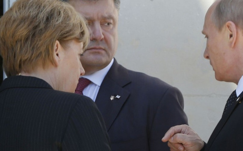 Порошенко при свидетелях спросил Путина о возможном наступлении на Мариуполь