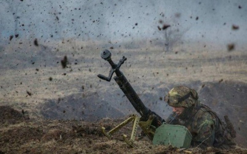 Позиции ВСУ под Мариуполем атаковали боевики, один военный ранен