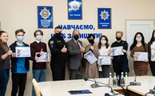 Молодежь со всей Украины присоединилась к мариупольской акции против насилия