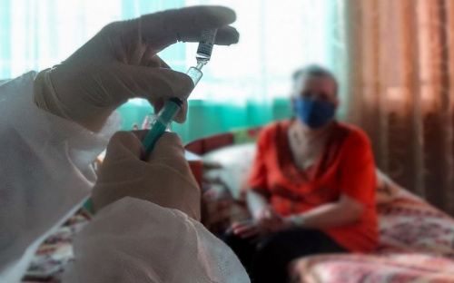 Для пожилых мариупольцев организуют вакцинацию на дому