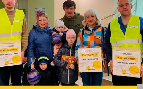 Эвакуированные в Запорожье мариупольцы продолжают получать гуманитарную помощь