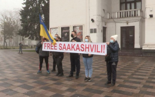 Мариупольцы вышли на акцию в поддержку Михаила Саакашвили