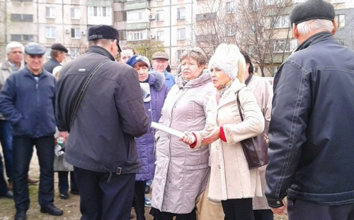 Пустыри Мариуполя превращают в скверы (ФОТО)