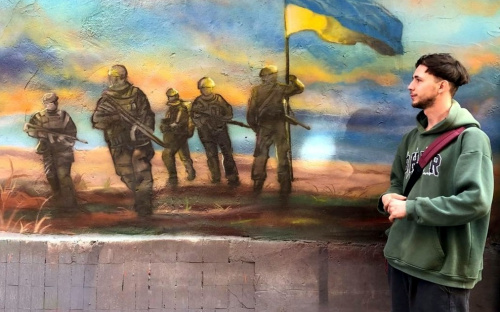 Художник з Маріуполя Дмитро Вовк про нову роботу у Львові: війна закінчиться, а мій мурал буде тут
