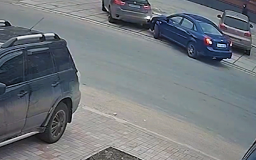 В Мариуполе разыскивают водителя, который уехал с места ДТП