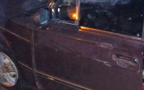 В Мариуполе сбили женщину и повредили припаркованный микроавтобус