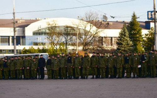 Полицейские и общественные формирования в Мариуполе вышли на совместную охрану правопорядка