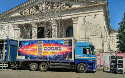В Мариуполе столичная компания готовит центр города к празднику (ФОТО)