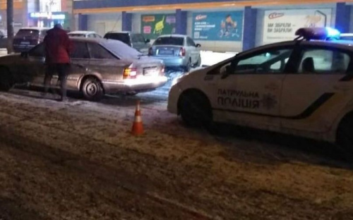 В Мариуполе на пешеходном переходе легковушка сбила женщину