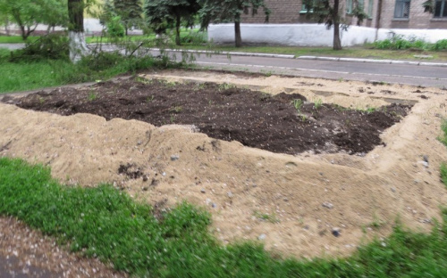В Мариуполе снесли два новых павильона за несоответствие установленному архетипу (ФОТОФАКТ)