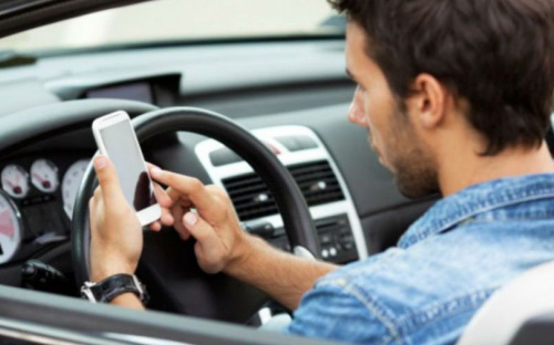 В Украине цифровые водительские права, техпаспорта и студенческие приравняли к бумажным
