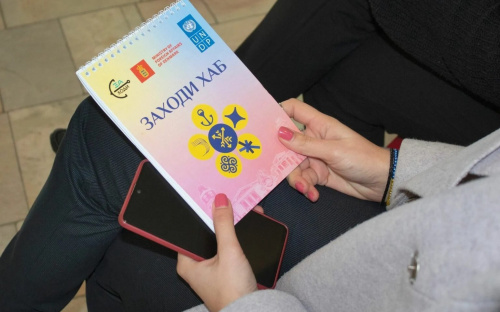 На Хмельниччині команда переселенців з Маріуполя організувала можливість для ВПО отримати мінігранти