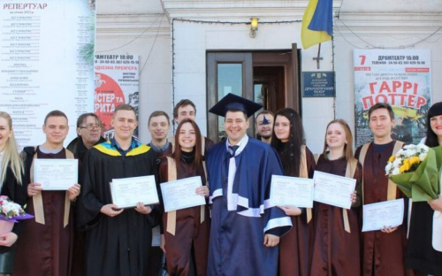 Мариупольский университет выпустил более двухсот магистров