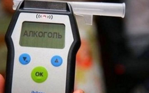 Пошутили? Патрульные Мариуполя благодарят пьяных водителей за бодрые ночные смены