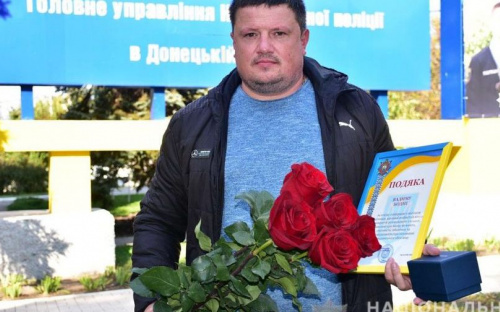 Мариупольца наградили за помощь в задержании вооруженного преступника и спасение ребенка