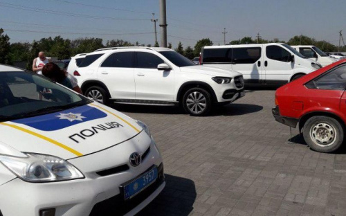 Сдавала задним ходом и въехала в Мерседес: в Мариуполе новое ДТП (ФОТО)