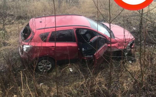 На трассе под Мариуполем несколько раз перевернулся автомобиль