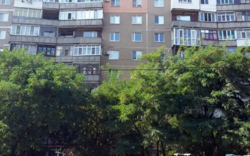 На Донетчине мальчик выпал из окна десятого этажа и погиб