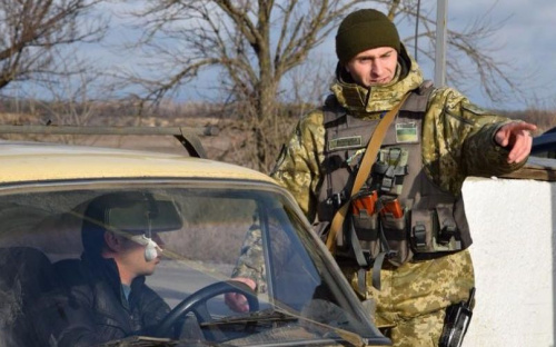 Жители Донецкой области едва не остались ночевать в «серой зоне»