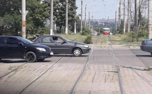 В Мариуполе парализовано движение электротранспорта (ФОТО)