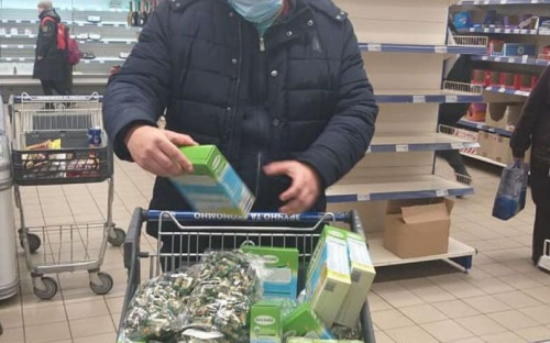 Депутат горсовета оказывает гуманитарную помощь Левобережью
