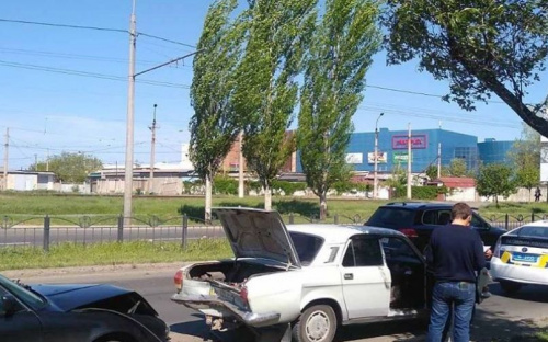 В Мариуполе водитель автобуса спровоцировал ДТП (ФОТО)