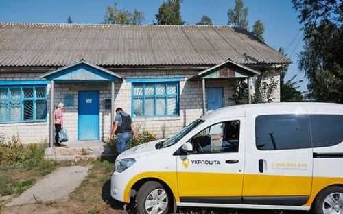 Жители Мариупольского района жалуются на работу передвижных отделений «Укрпочты»